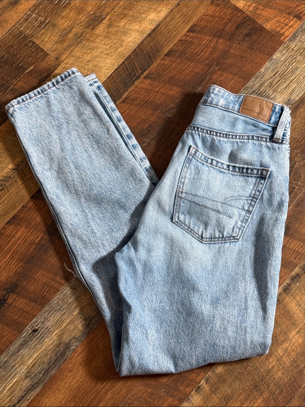 American Eagle Mom Straight Jeans Distressed Light Wash High Rise Size 00